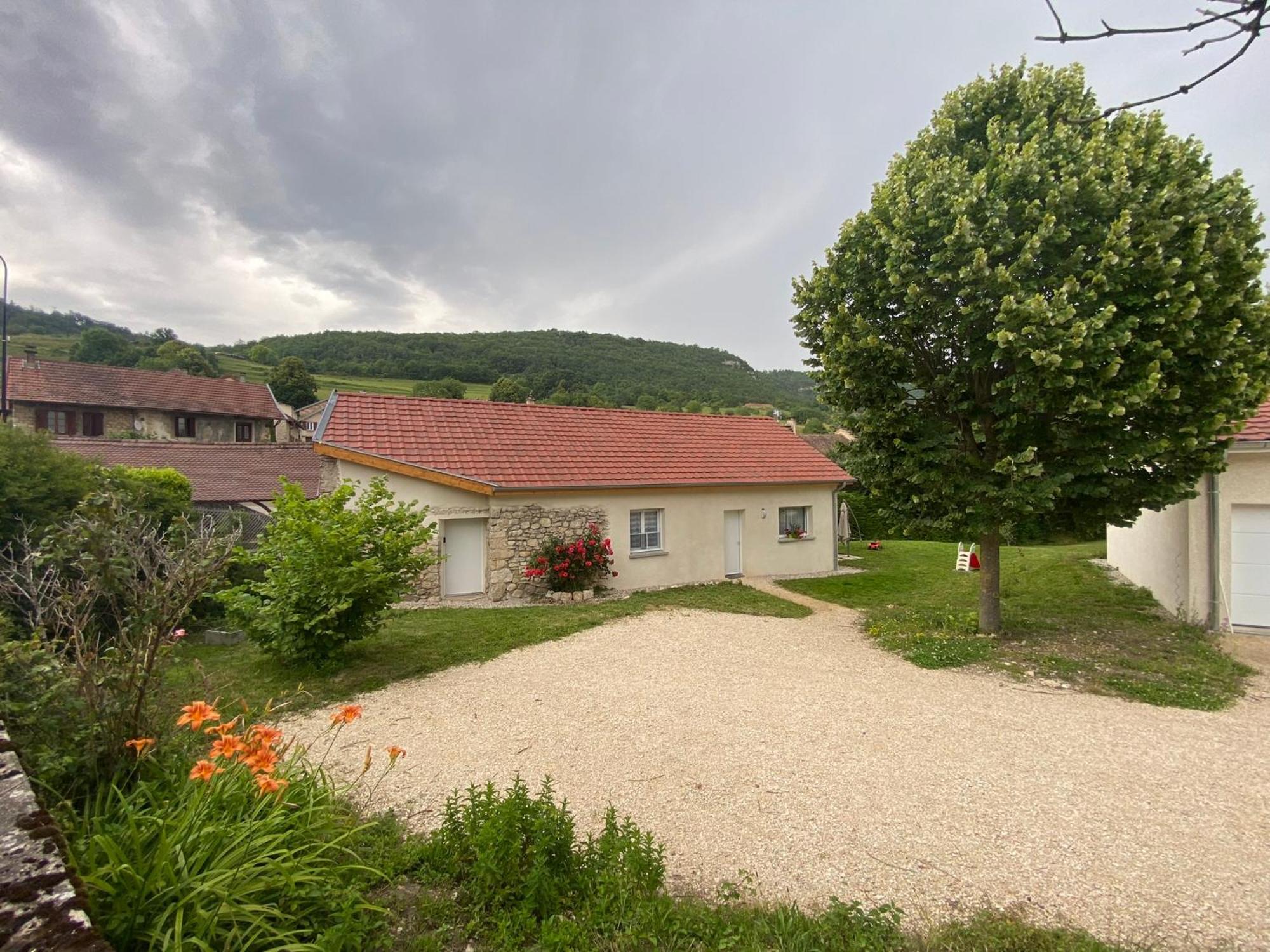 Au Moryllon Villa Lompnas Exterior photo